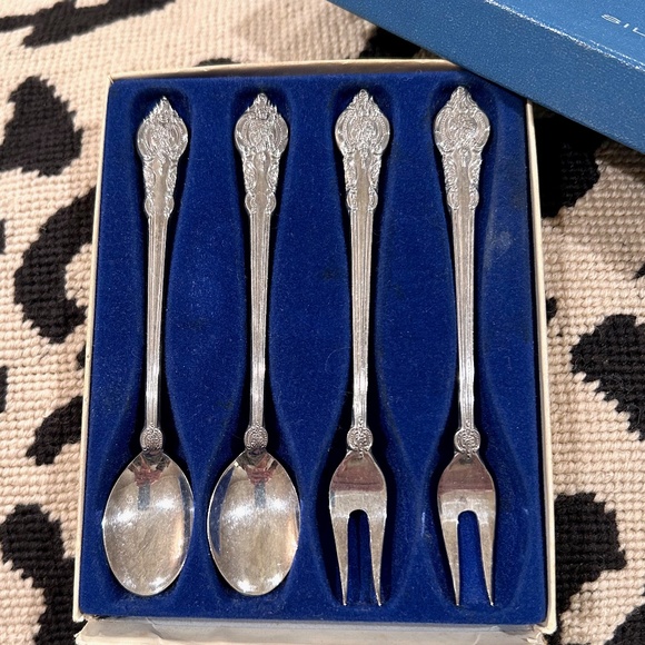 MY9-Wallace Silversmiths Baroque Silver Plated Cocktail Forks & Spoons - Picture 1 of 8